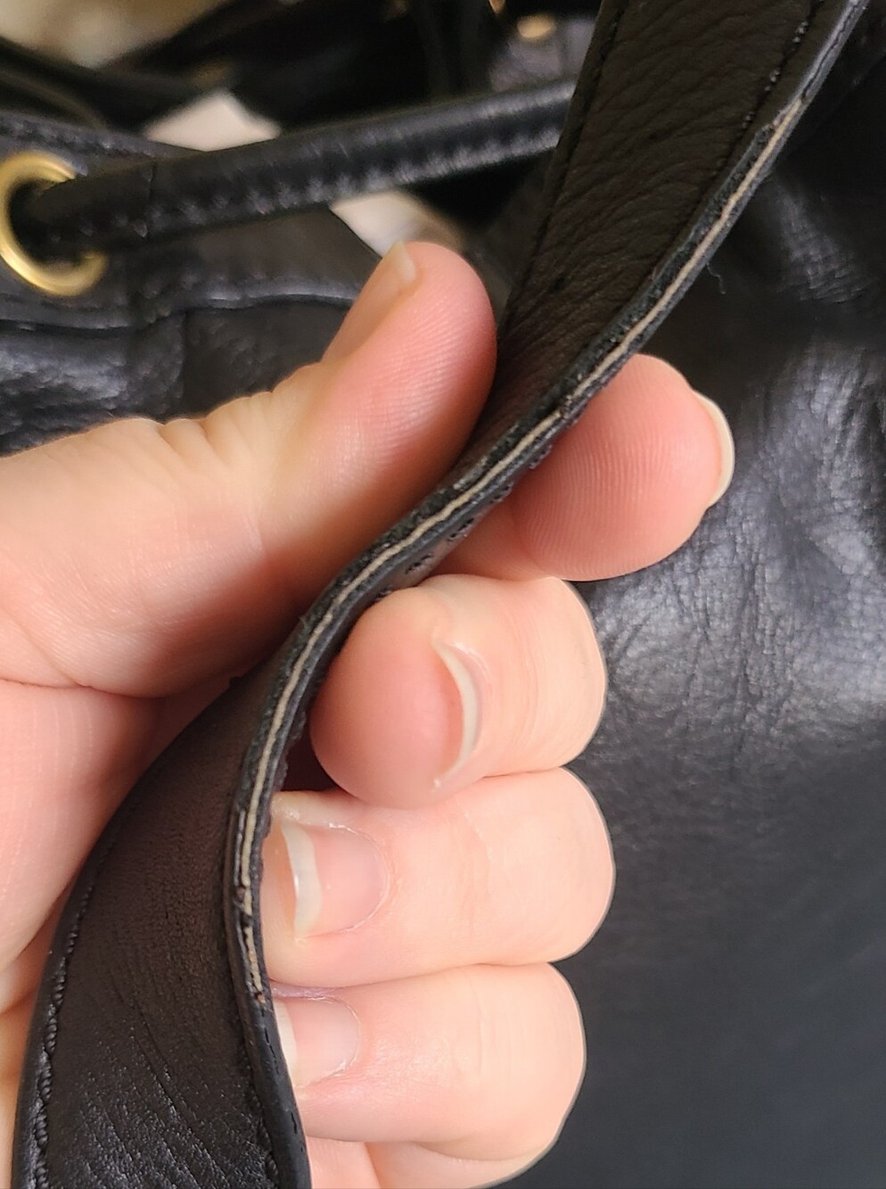 Vintage Fossil Black Leather Drawstring Shoulder Bag with Gold Hardware - Picture 6 of 13